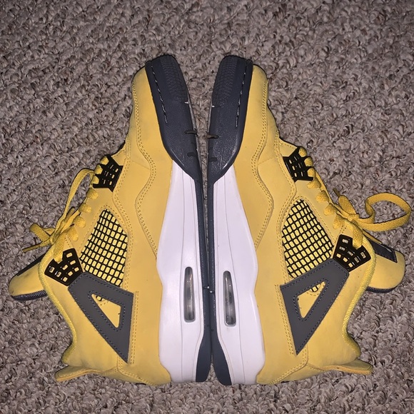 Men’s Nike Air Jordan 4 Retro - Lightening 2021 - Picture 3 of 6